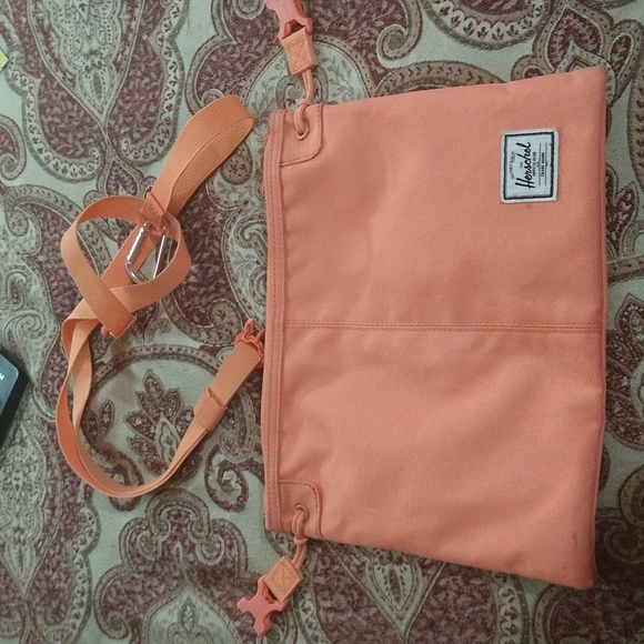 Herschel Alder Crossbody - Picture 15 of 16